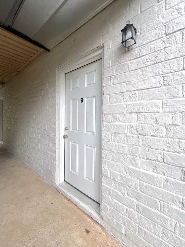 Building Photo - 531 Gresham Park Dr
