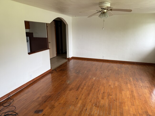 Building Photo - 403 Rose Ln