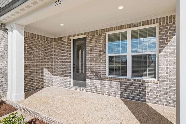 Building Photo - 512 Mount Ivy Dr