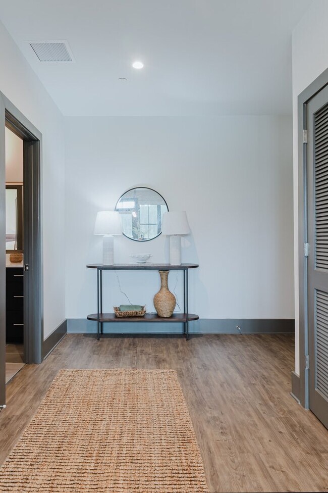 Building Photo - 25 Minetta Lane