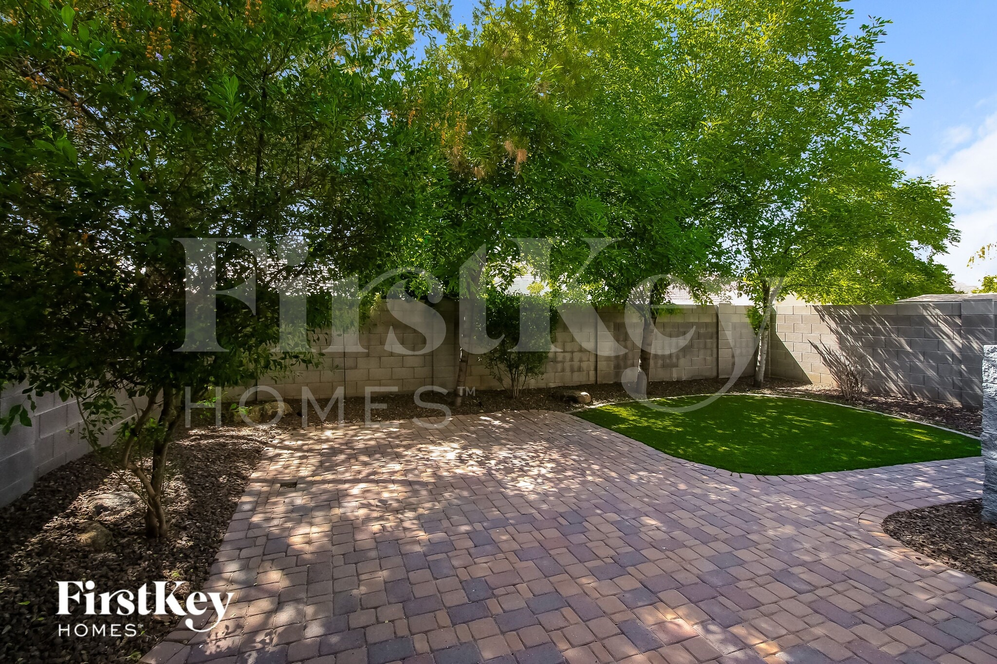 Building Photo - 4142 S Mariposa Dr