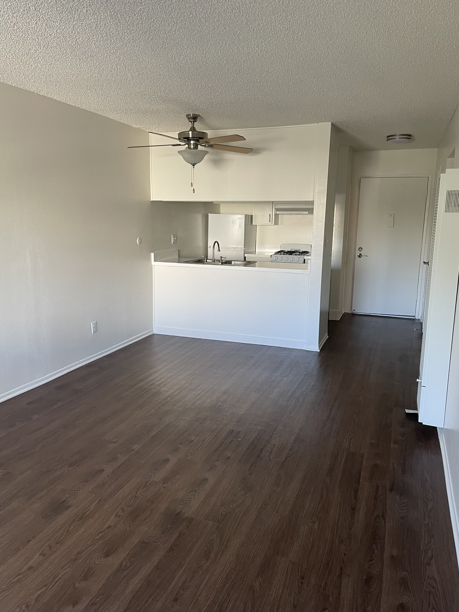 Unit 216 Living Room - La Villa Mesa