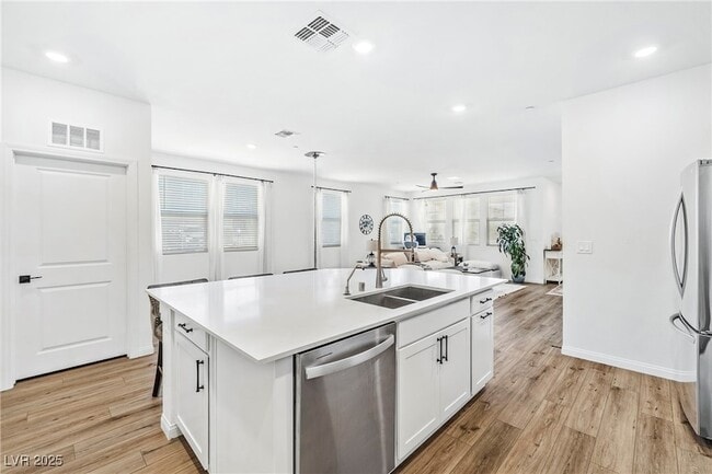 Building Photo - 2734 Fantoni St