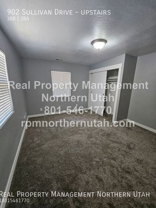 Building Photo - 902 Sullivan Dr