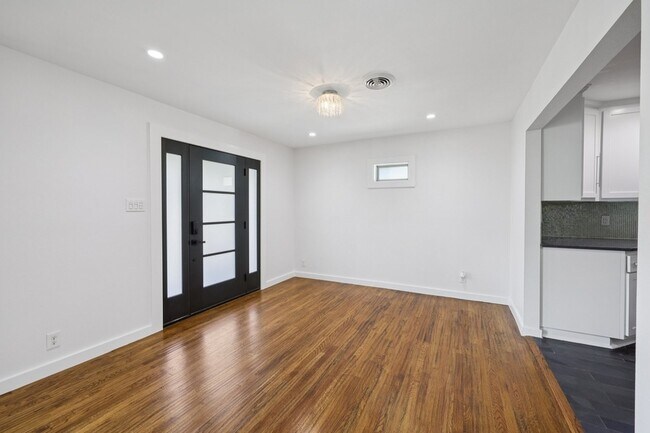 Building Photo - 9918 Coldwater Cir