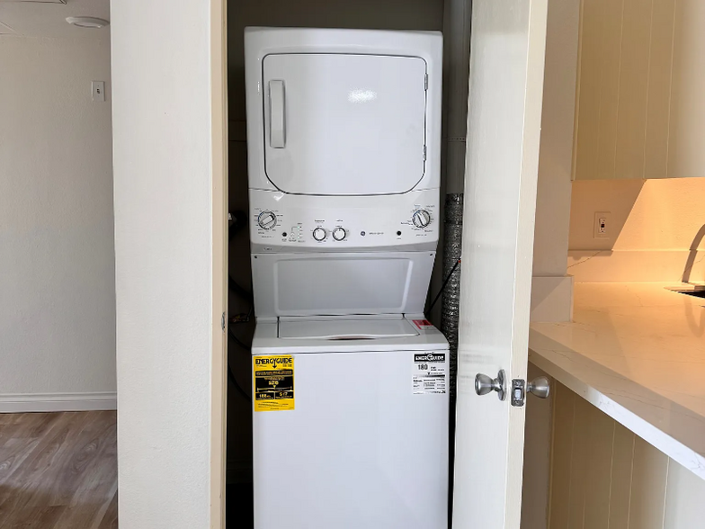 Building Photo - 2425 Purdue Ave