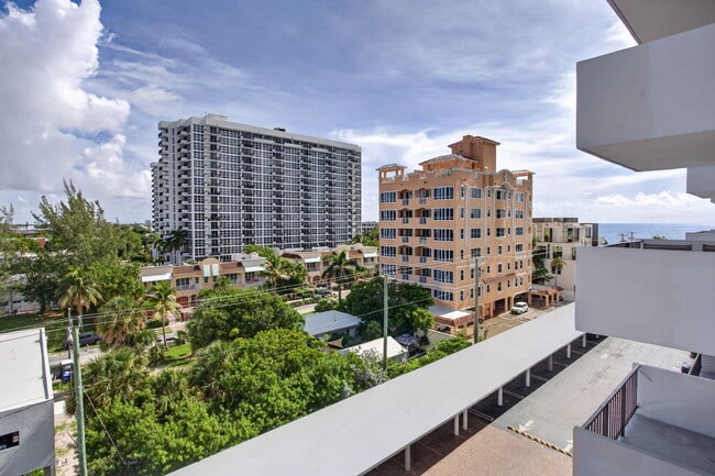 Building Photo - 405 N Ocean Blvd