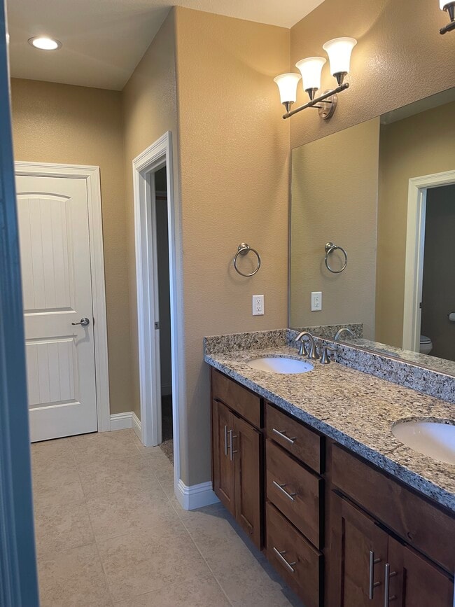 Building Photo - 1355 Cedar Creek Cir