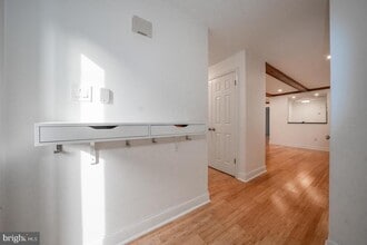 Building Photo - 504 Mountainview Dr