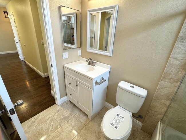 Building Photo - 5417 Redview Ct