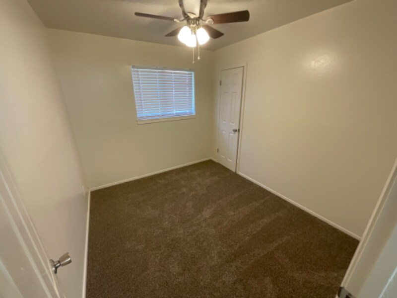 Building Photo - 1007 W Louisa Ave