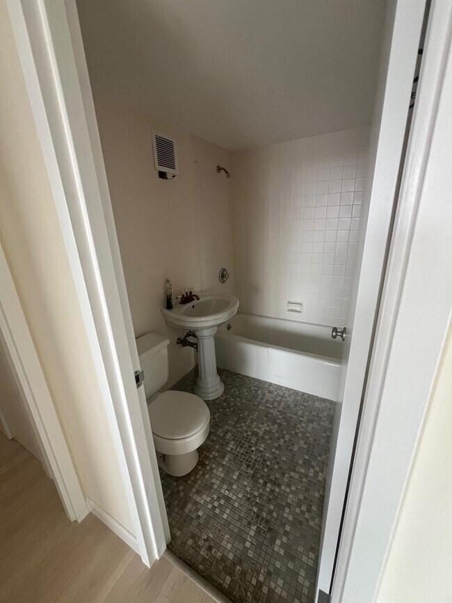 Building Photo - 872 Massachusetts Ave