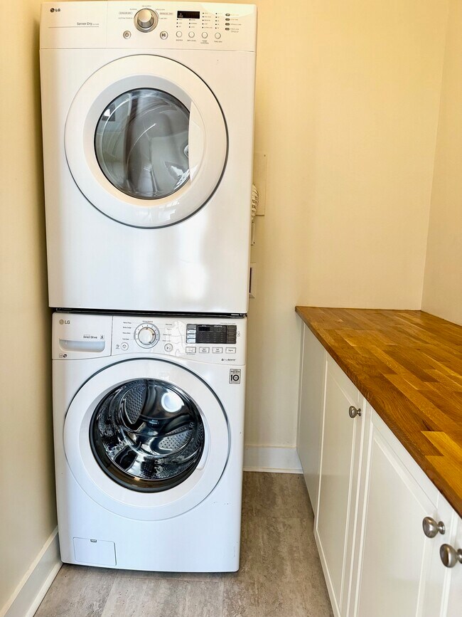 Building Photo - 348 Collyer St