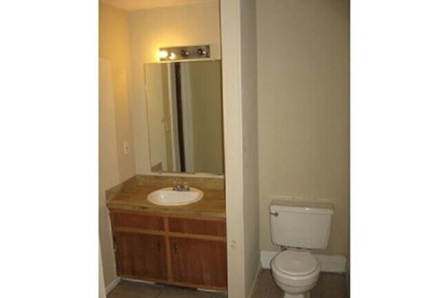 Building Photo - 390 Prince St