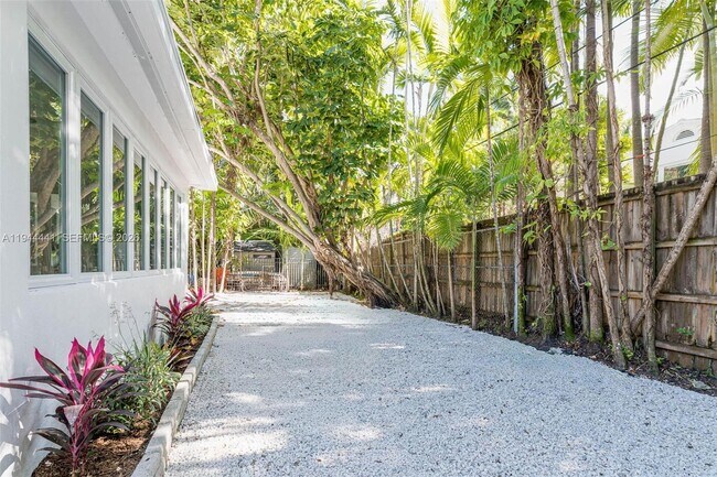 Building Photo - 680 NE 57th St