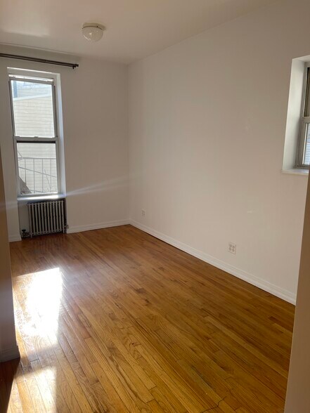 Building Photo - 16 Conselyea St