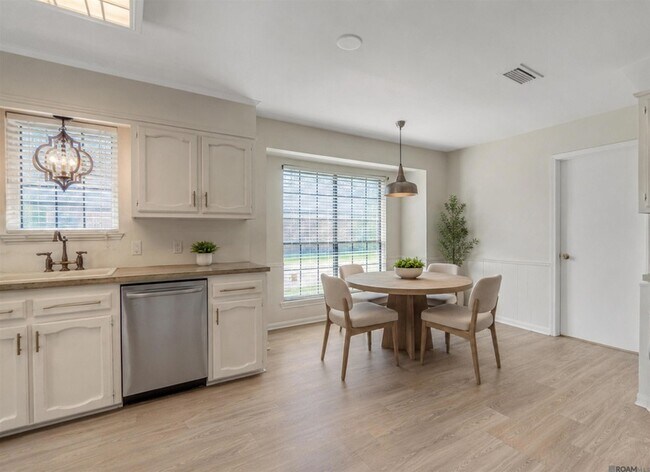 Building Photo - 4941 Pine Hill Dr