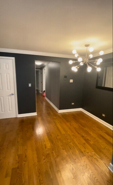 Building Photo - 6462 N Northwest Hwy