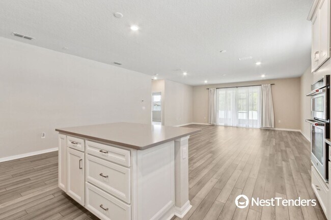 Building Photo - Stunning Northside Home!