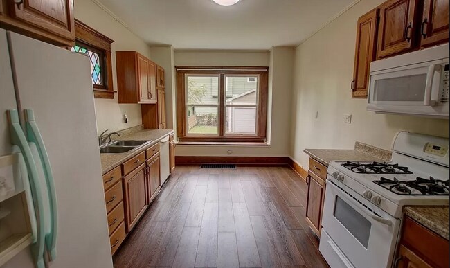 Building Photo - 79 Meech Ave