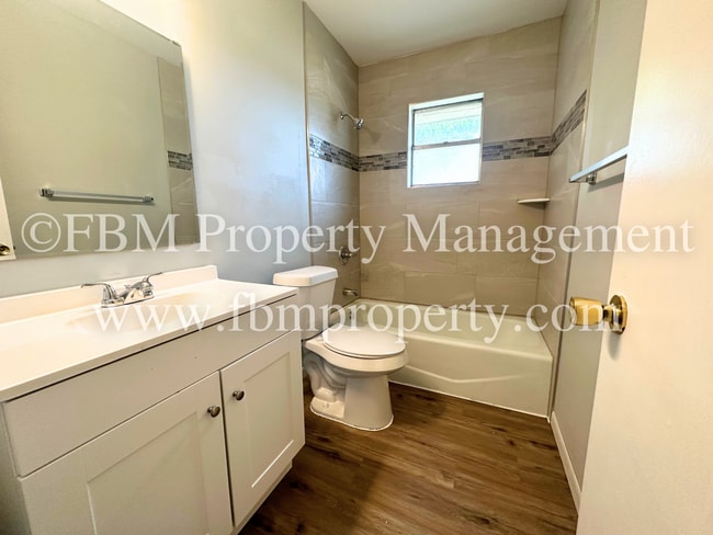 Building Photo - 108-110 Sunset Dr