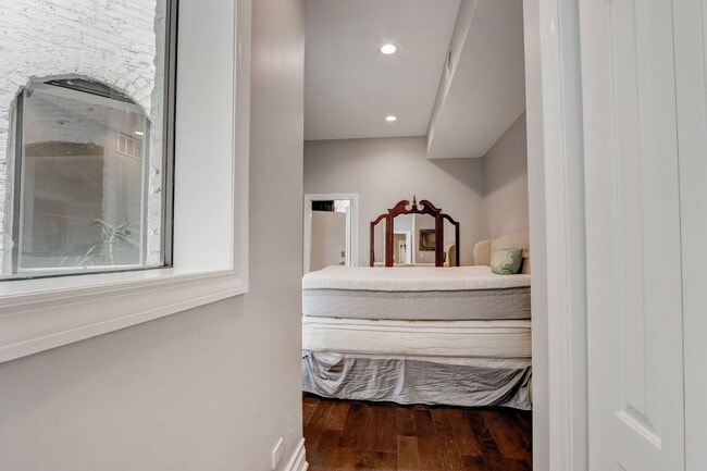 Building Photo - 22 W Ontario St