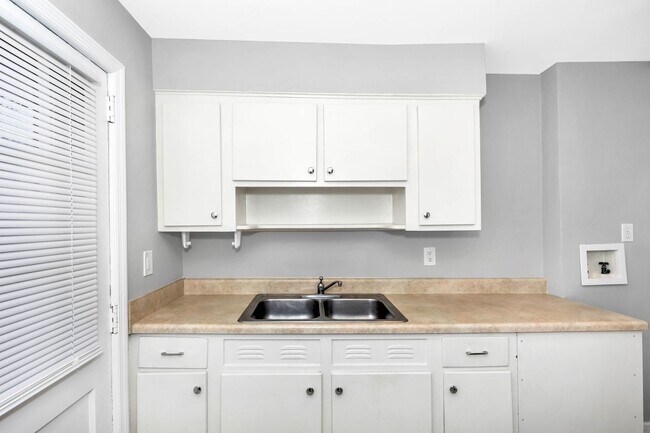 Building Photo - 207 Windham St SE