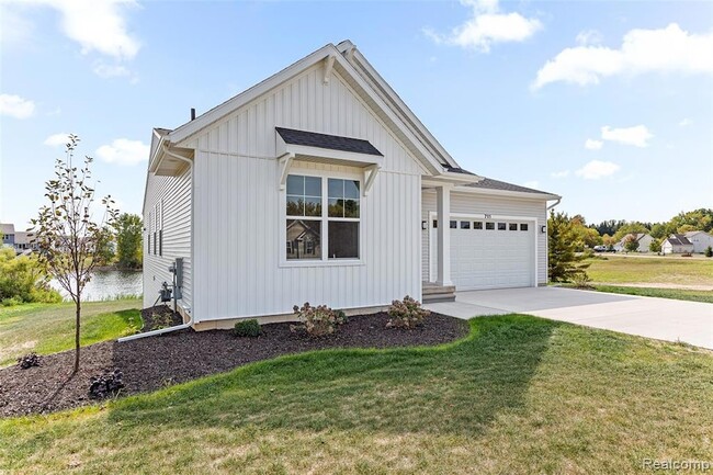 Building Photo - 711 W Windward Way