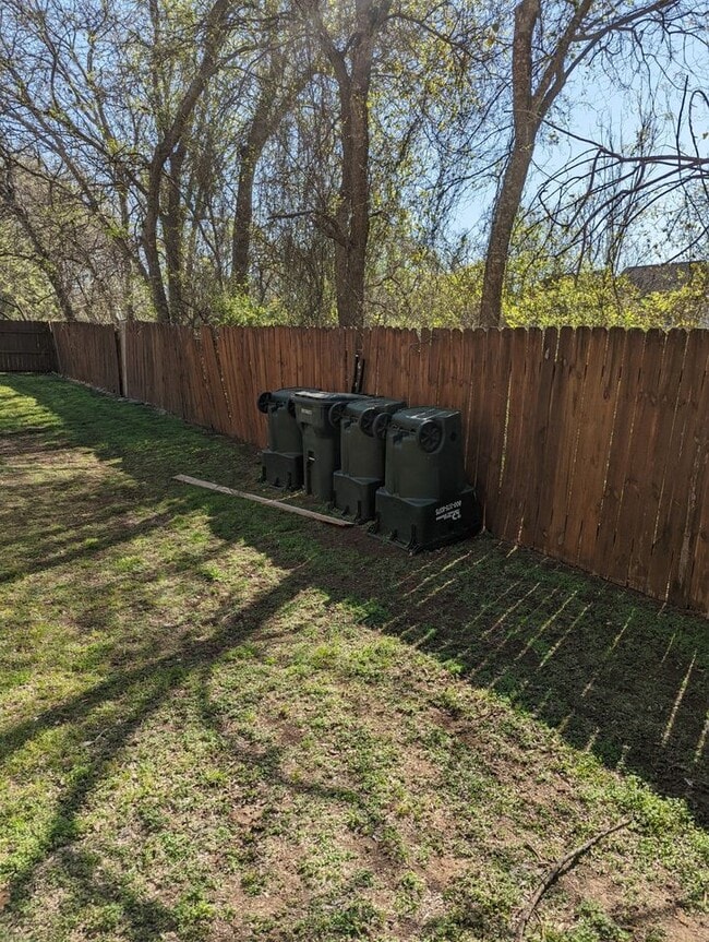 Building Photo - 1642 Post Rd