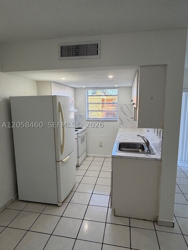 Building Photo - 9300 W Flagler St