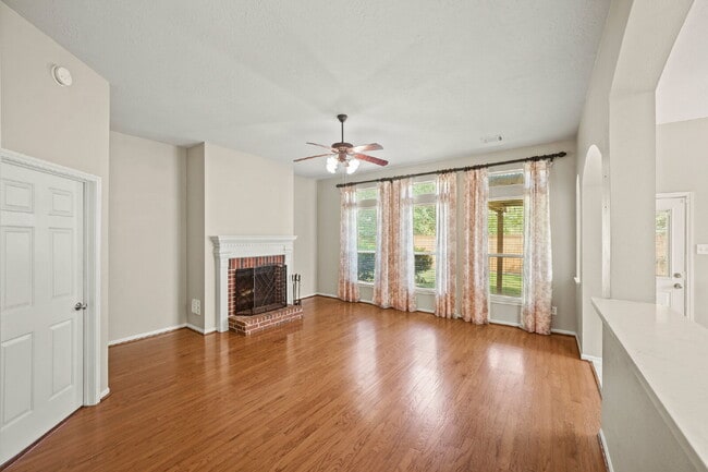 Building Photo - Welcome home to this charming single-story gem in the heart of Silverlake!