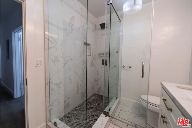 Building Photo - 1040 N Crescent Heights Blvd