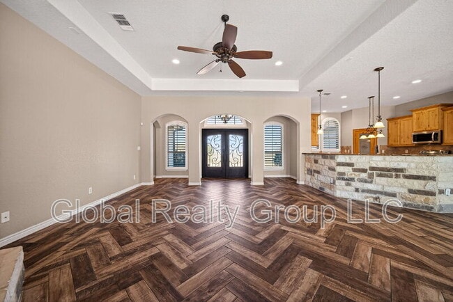 Building Photo - 7033 Robin Hood Way