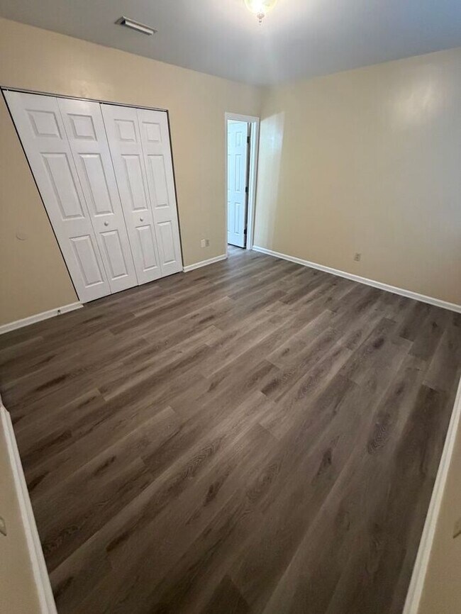 Building Photo - 2BD/2BA Condo Available Now in Hickory
