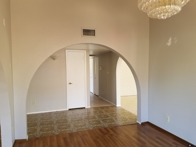 Building Photo - Nice Three Bedroom Home in Mesa With a Pool