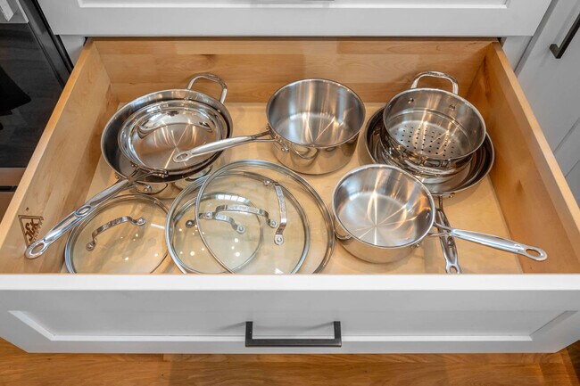 Building Photo - 2019 James St