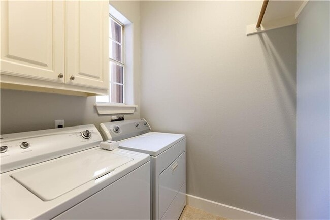 Building Photo - 1529 Barton Springs Rd
