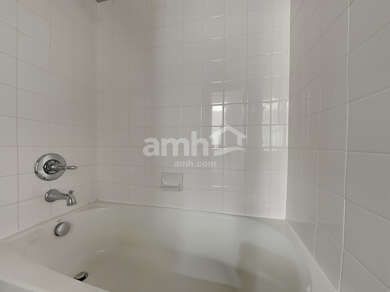 Building Photo - 9028 W Wolf Dancer Ave