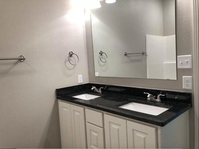 Building Photo - 2911 Meadow Brook Trl