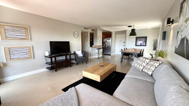 Building Photo - 401 Golden Isles Dr