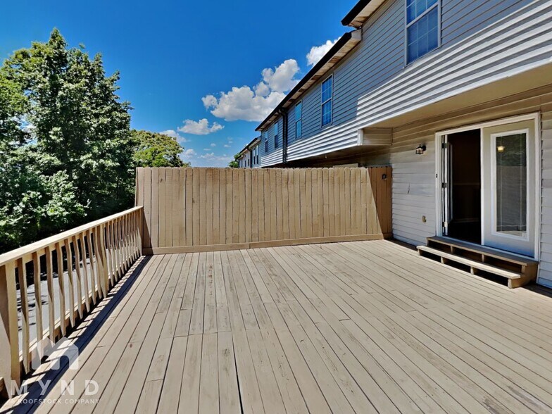 Building Photo - 383 Huntington Ridge Dr