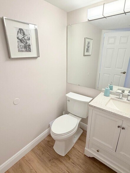 Building Photo - 13206 Glenmoor Dr