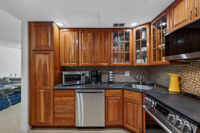 Building Photo - 2851 S Ocean Blvd