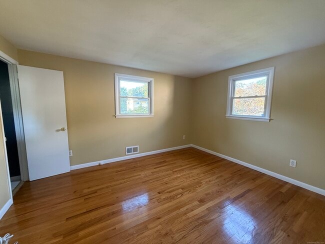 Building Photo - 47 Beechwood Rd