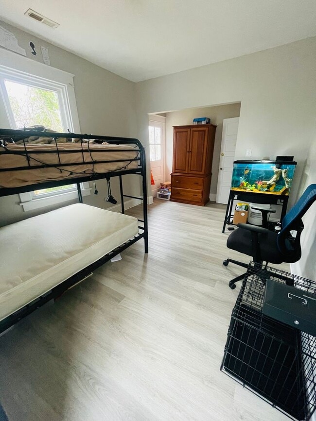 Building Photo - Beautifully Renovated 3bdrm/1.5bth Home Located in Richmond's North-side!