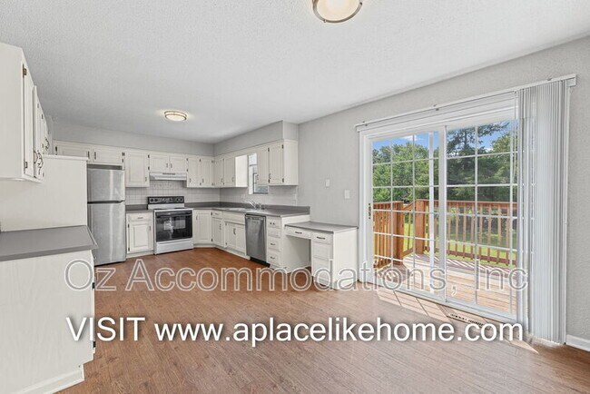 Building Photo - 1105 W Elm Terrace