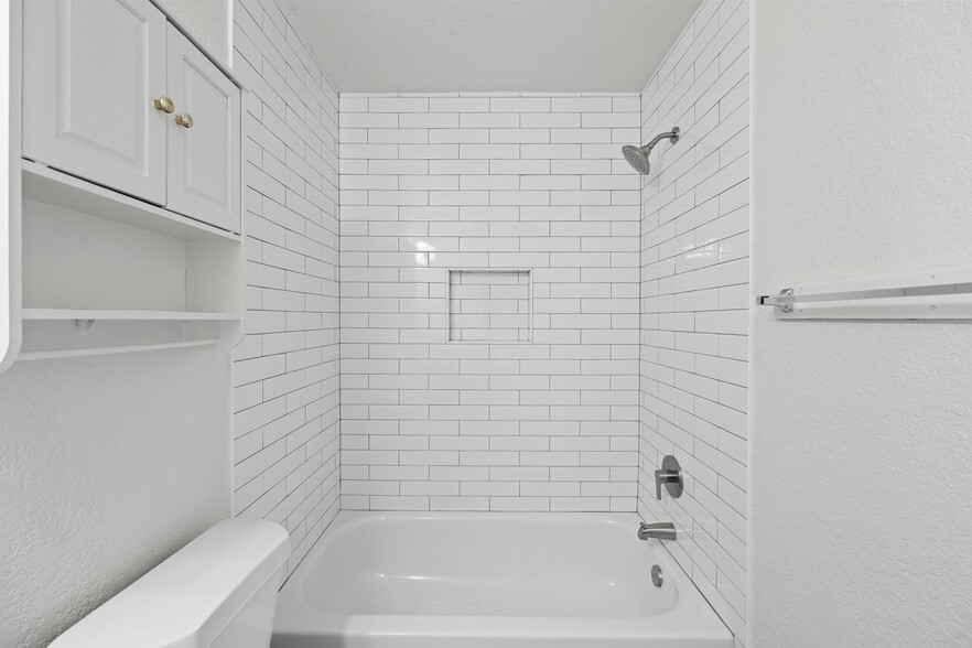 Master Bathroom - 502 Rockmoor Dr