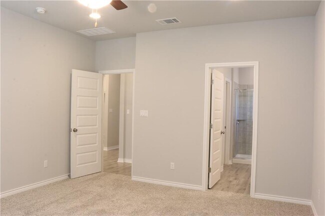 Building Photo - 1124 Oak Chase Wy