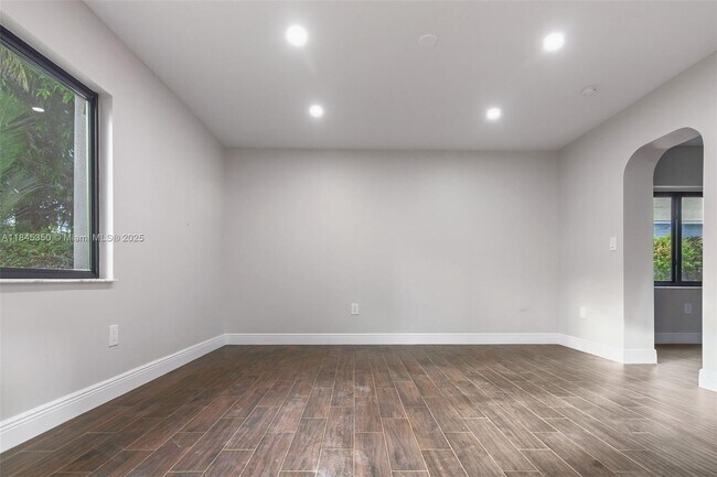 Building Photo - 1134 SW 12th Ct