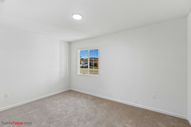 Building Photo - **** MOVE IN SPECIAL- 1/2 OFF FIRST MONTH RENT ****